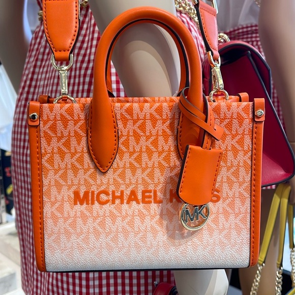 Michael Kors Mirella Extra-Small Ombré Logo Crossbody Shopper XBODY
Poppy
NWT - Picture 6 of 16